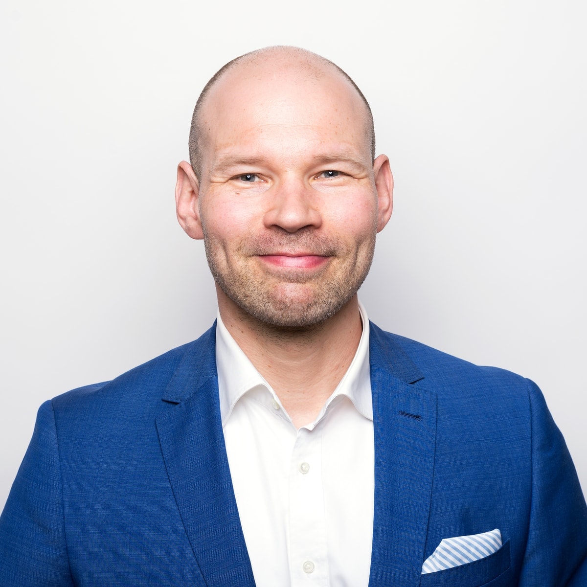 A portrait photo of a smiling Antti Lumme, Sales Director Element Logic Finland