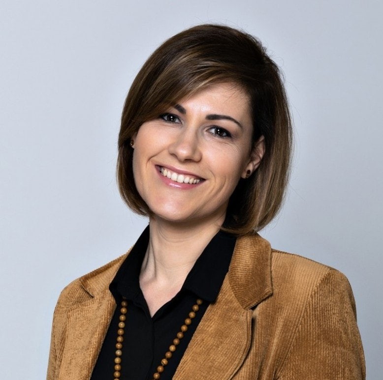 A portrait photo of a smiling Isabelle Bion, Managing Director France