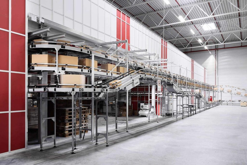 Conveyor technology in AutoStore warehouse at Bergfreunde