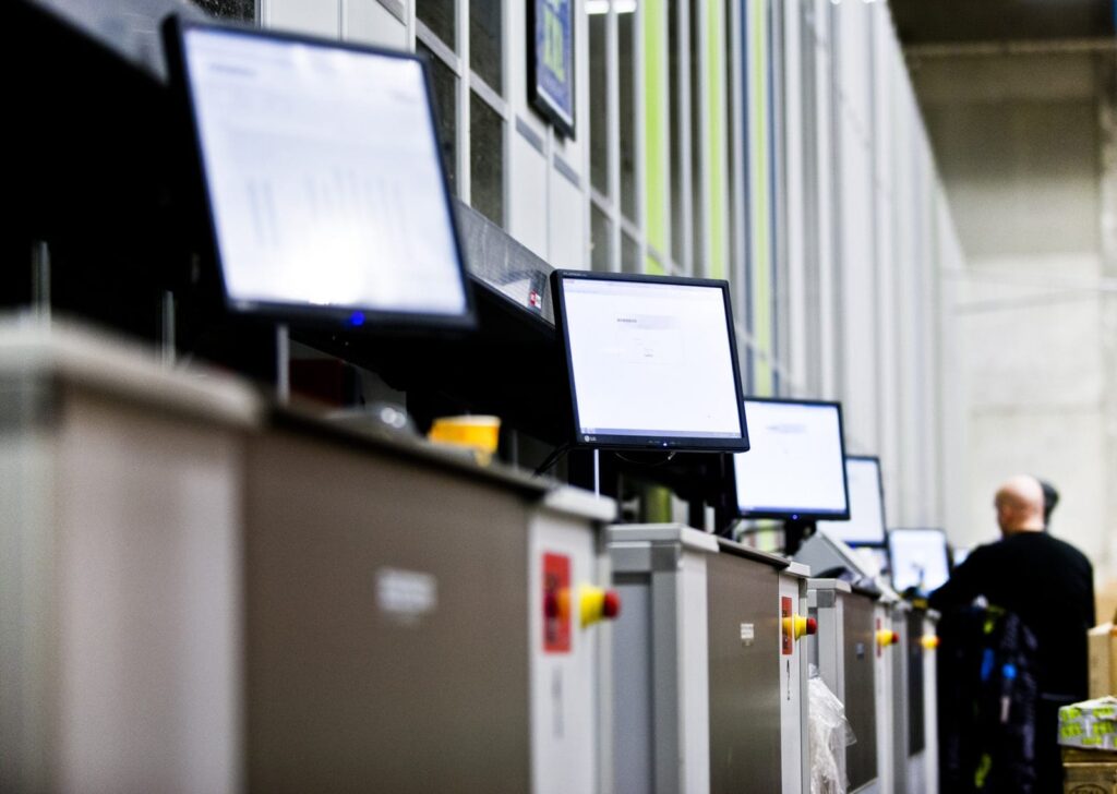 A picture of the AutoStore ports with screens and the grid in the background.