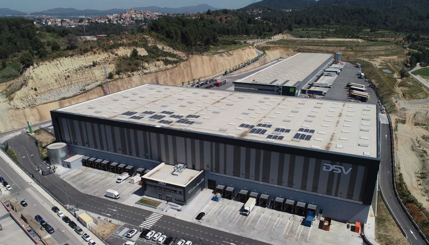 Vista aérea exterior del almacén multiplanta de DSV en Molins de Rei